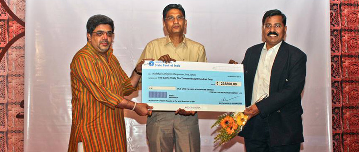  Executive Director, Marketing (SBI Life) handing over a cheque of Rs 235800 to the President of MSDSS for supporting Shiksha Ki Ashayen Program